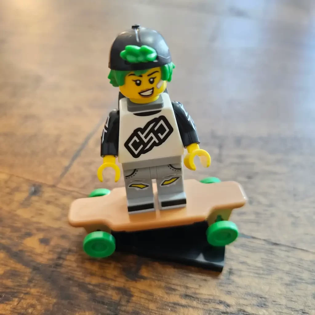 the Longboarder of LEGO 71048 Minifigures Series 27 Reviewed by angelofdeathWHV