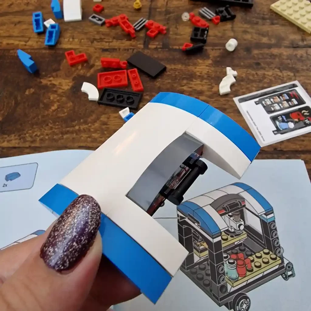 the details and design of LEGO Creator 40488 Coffee Cart reviewed by angelofdeathWHV 2