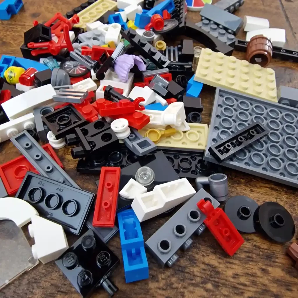 the elements and pieces of LEGO Creator 40488 Coffee Cart reviewed by angelofdeathWHV 2