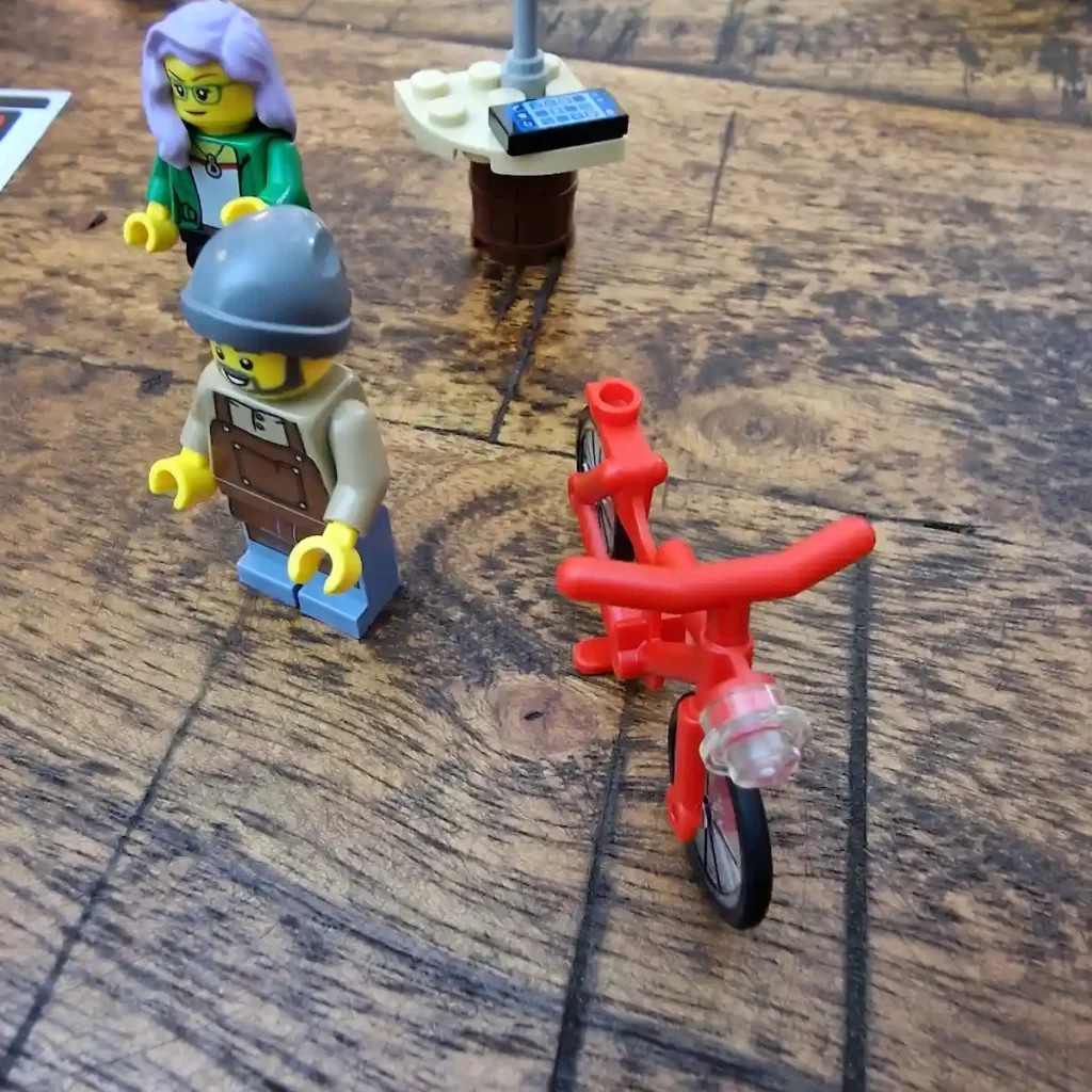 the minifigures of LEGO Creator 40488 Coffee Cart reviewed by angelofdeathWHV