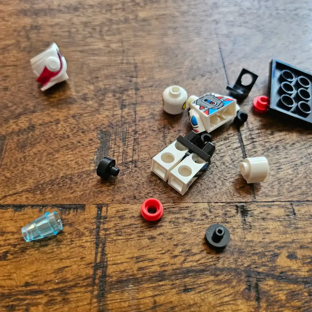 the pieces of the Jetpack Racer of LEGO 71048 Minifigures Series 27 Reviewed by angelofdeathWHV