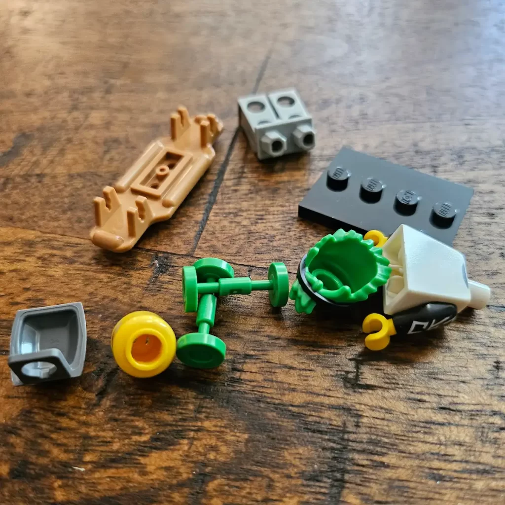 the pieces of the  Longboarder of LEGO 71048 Minifigures Series 27 Reviewed by angelofdeathWHV