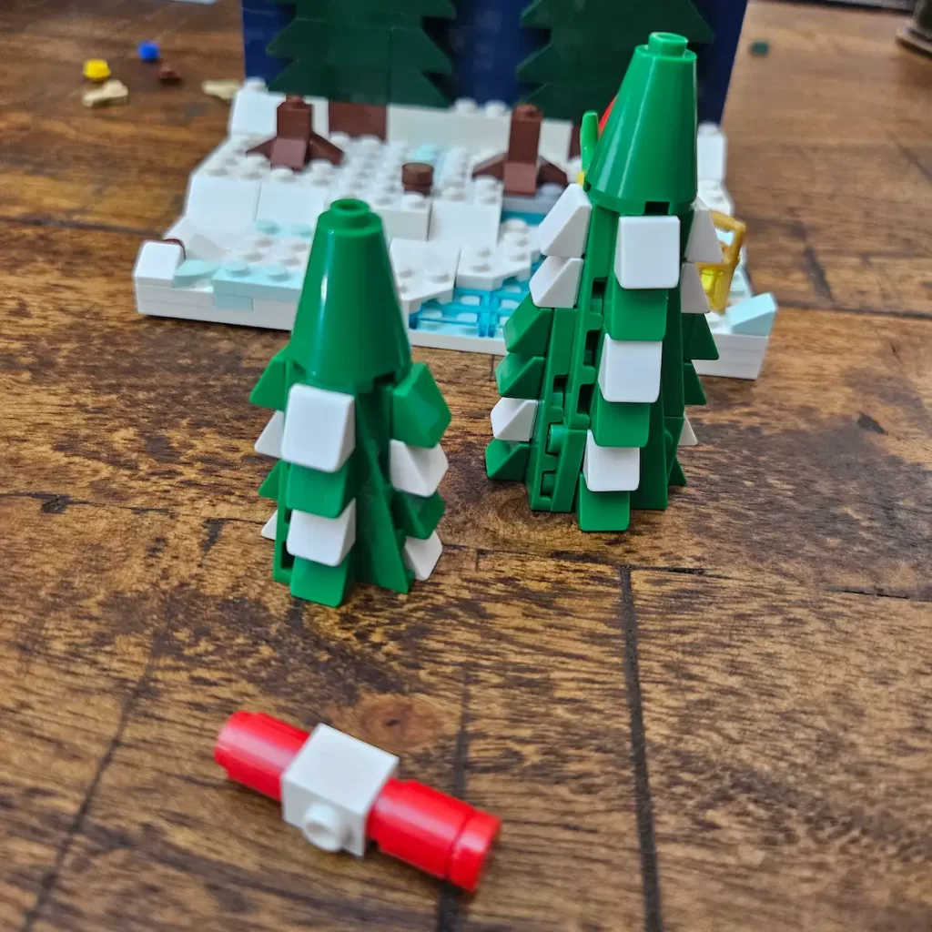 the trees of LEGO 40484 Santa's Front Yard Reviewed by angelofdeathWHV