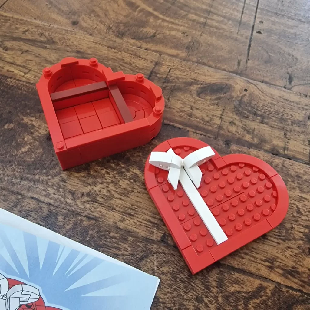 the box of LEGO 40759 Celebration Series Valentine's Day Box photo taked by angelofdeathWHV