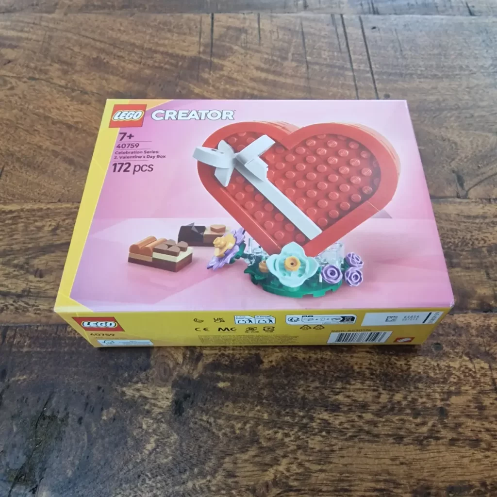 the package of LEGO 40759 Celebration Series Valentine's Day Box photo taked by angelofdeathWHV