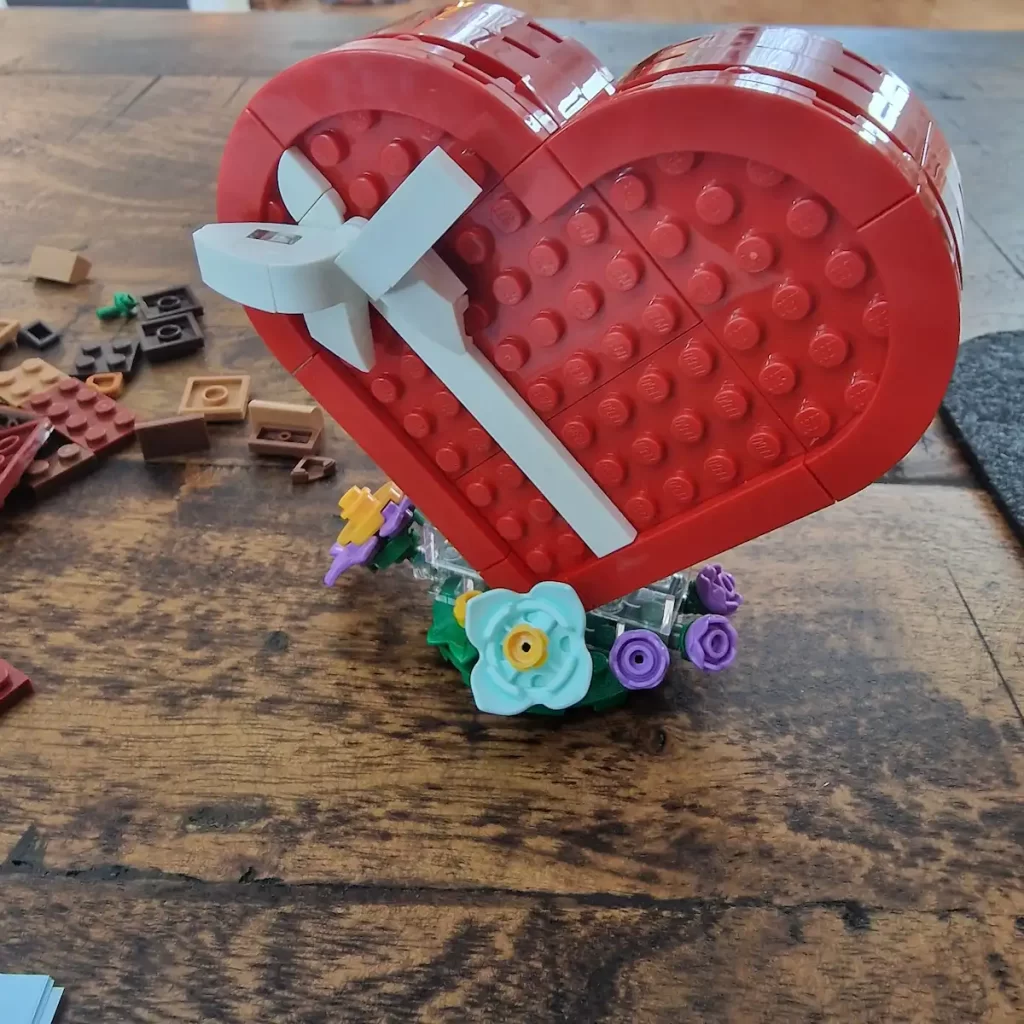 the unfinished LEGO 40759 Celebration Series Valentine's Day Box photo taked by angelofdeathWHV 9