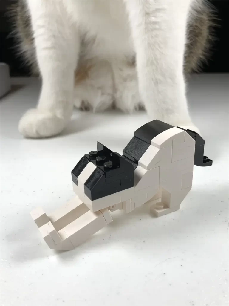 MOC – Stretching Cow Cat (LEGO Alternative Bricks) - pohoto taked by whataslacker 2